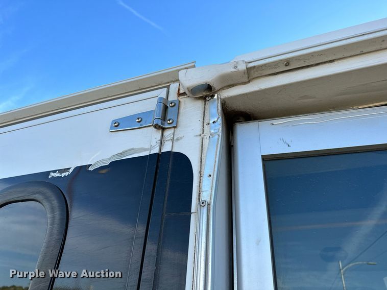 image for item NQ9461 2017 Ford E450  shuttle bus