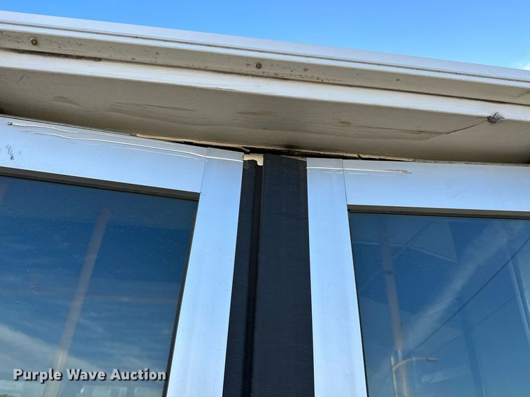 image for item NQ9461 2017 Ford E450  shuttle bus