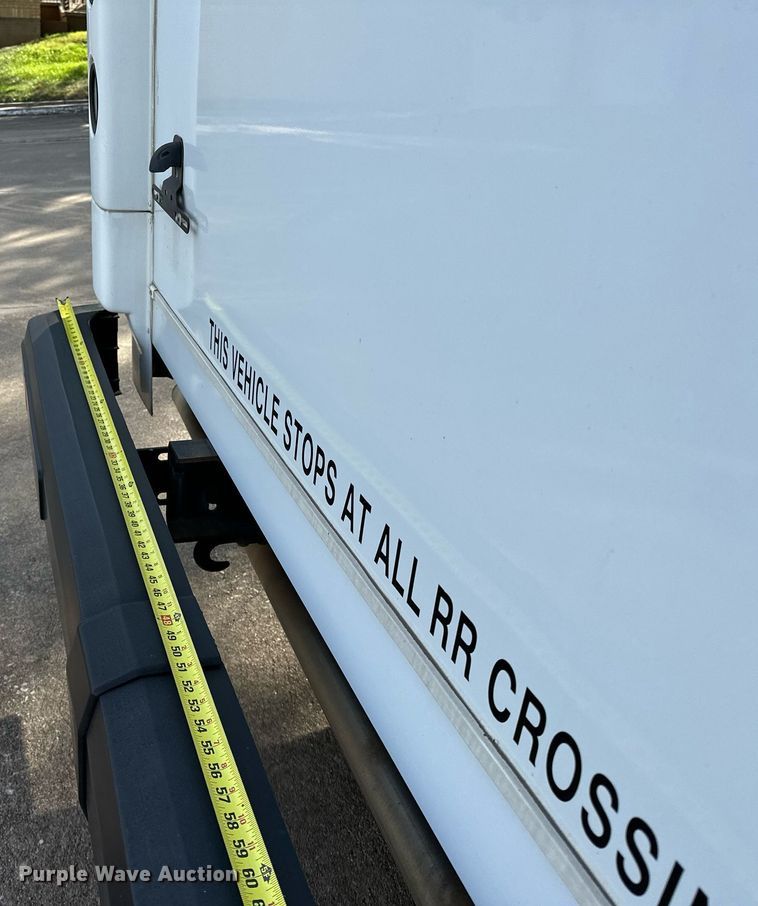 image for item NQ9461 2017 Ford E450  shuttle bus