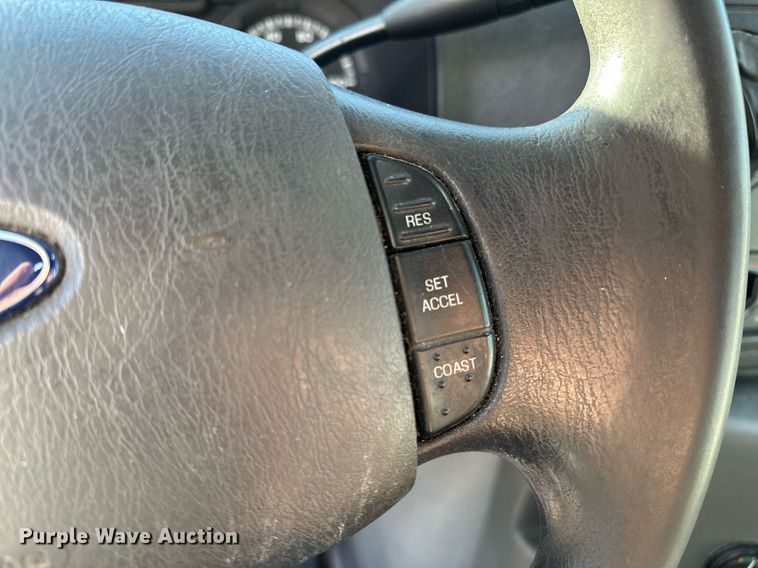 image for item NQ9461 2017 Ford E450  shuttle bus