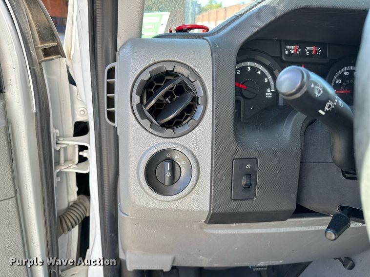 image for item NQ9461 2017 Ford E450  shuttle bus