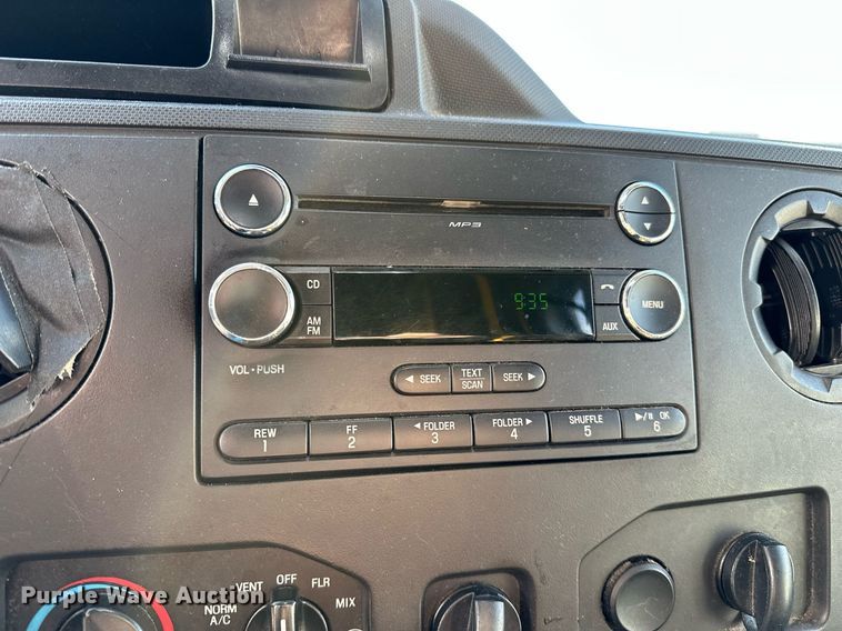 image for item NQ9461 2017 Ford E450  shuttle bus