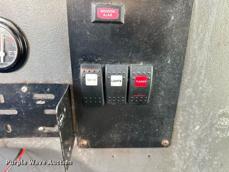 image for item NQ9461 2017 Ford E450  shuttle bus