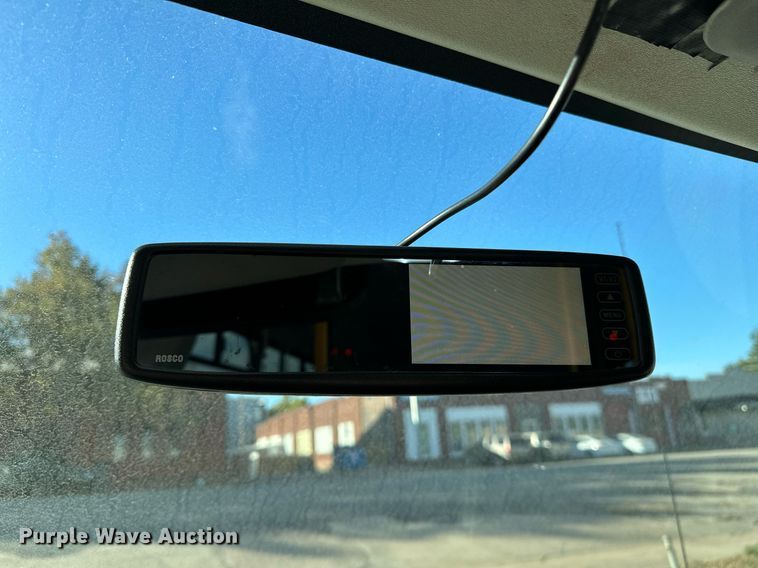 image for item NQ9461 2017 Ford E450  shuttle bus