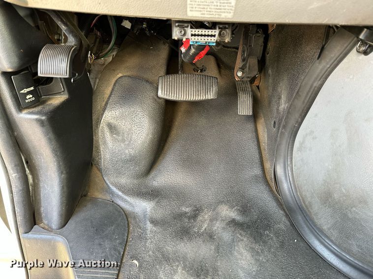 image for item NQ9461 2017 Ford E450  shuttle bus