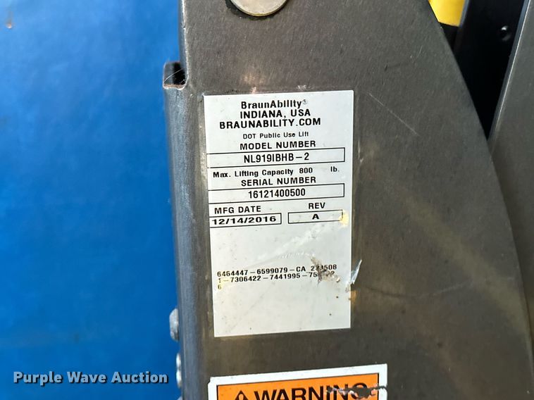 image for item NQ9461 2017 Ford E450  shuttle bus