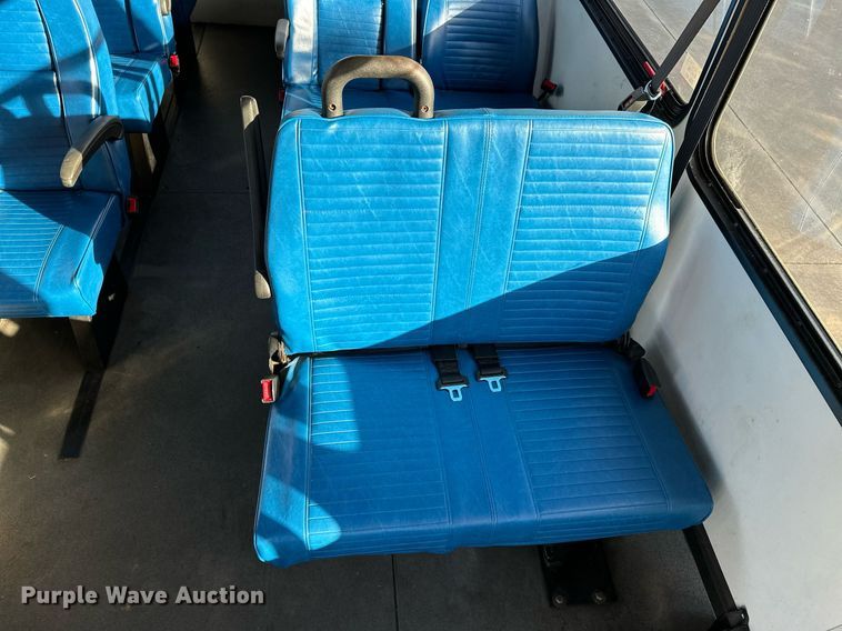 image for item NQ9461 2017 Ford E450  shuttle bus