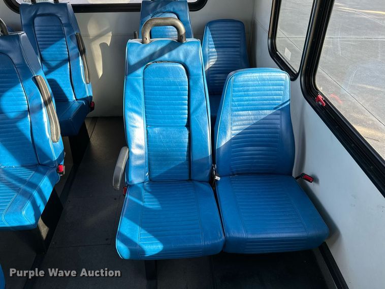 image for item NQ9461 2017 Ford E450  shuttle bus