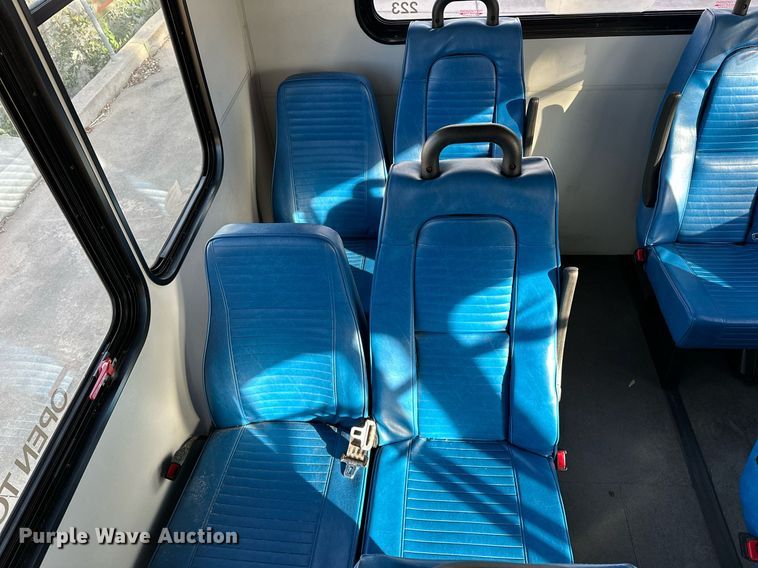 image for item NQ9461 2017 Ford E450  shuttle bus