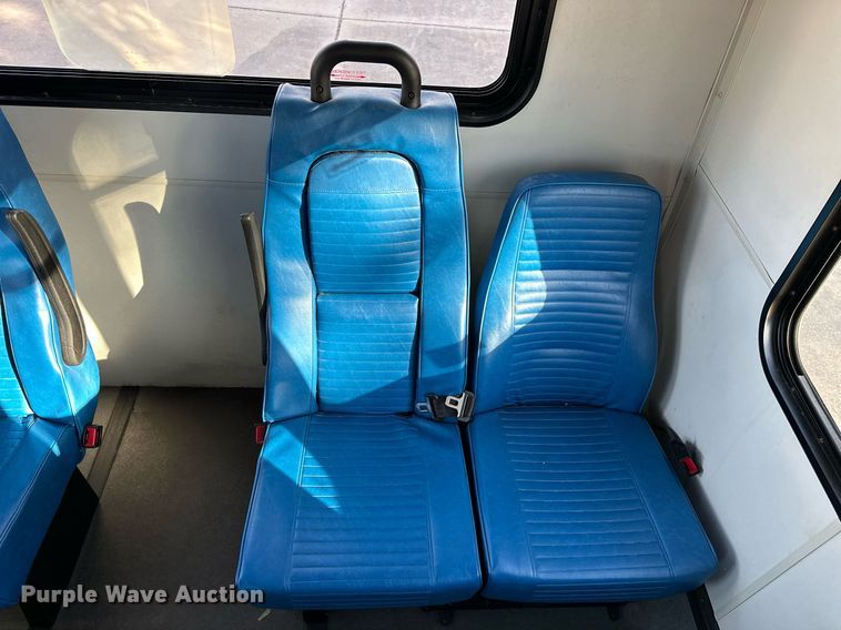 image for item NQ9461 2017 Ford E450  shuttle bus