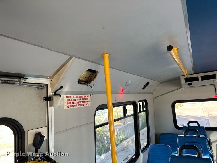 image for item NQ9461 2017 Ford E450  shuttle bus