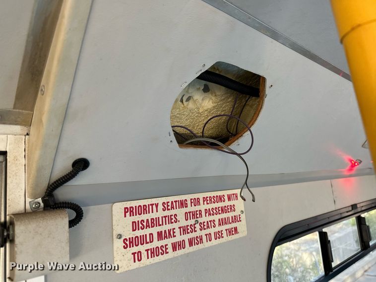 image for item NQ9461 2017 Ford E450  shuttle bus