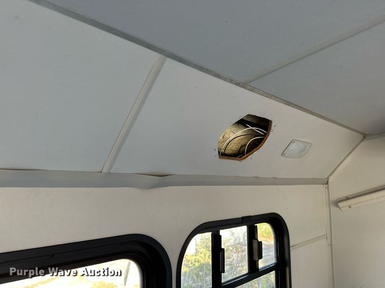 image for item NQ9461 2017 Ford E450  shuttle bus