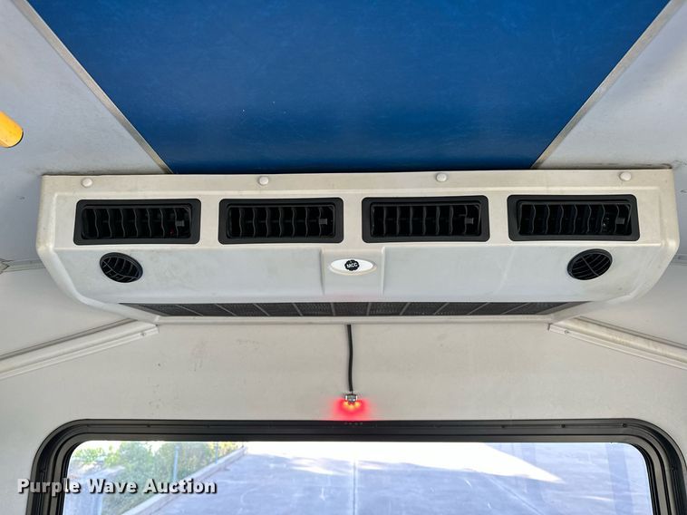 image for item NQ9461 2017 Ford E450  shuttle bus