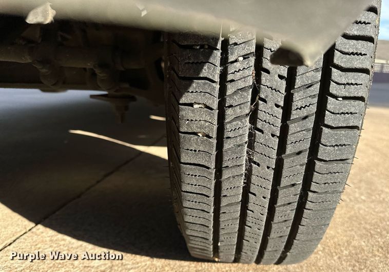 image for item NQ9461 2017 Ford E450  shuttle bus