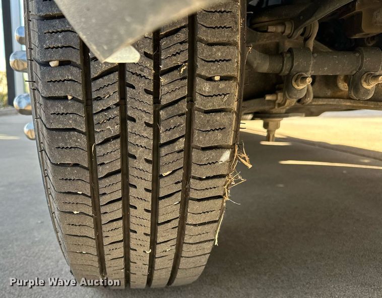 image for item NQ9461 2017 Ford E450  shuttle bus