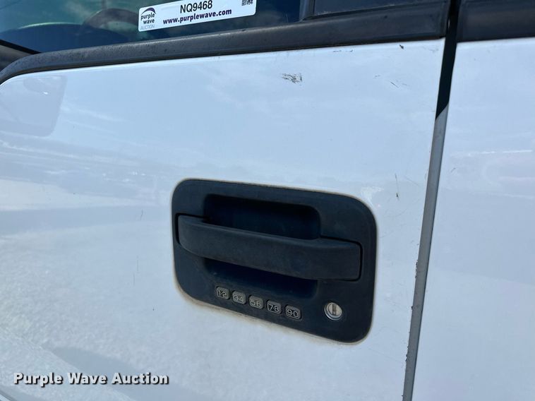 image for item NQ9468 2011 Ford F150  SuperCrew pickup truck