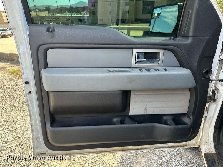 image for item NQ9468 2011 Ford F150  SuperCrew pickup truck