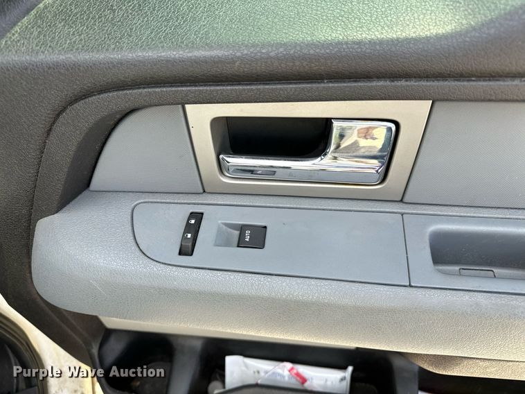 image for item NQ9468 2011 Ford F150  SuperCrew pickup truck