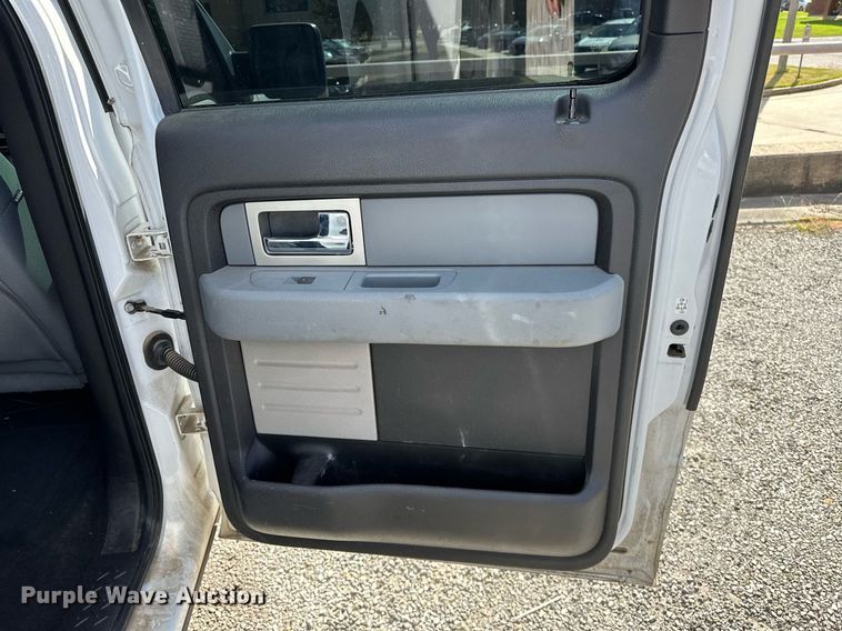 image for item NQ9468 2011 Ford F150  SuperCrew pickup truck