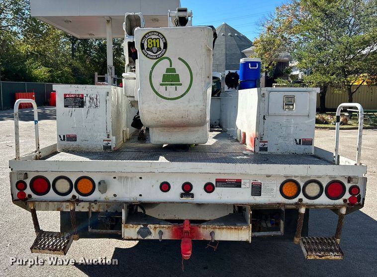 image for item NQ9971 2012 Ford F550 Super Duty XL  bucket truck