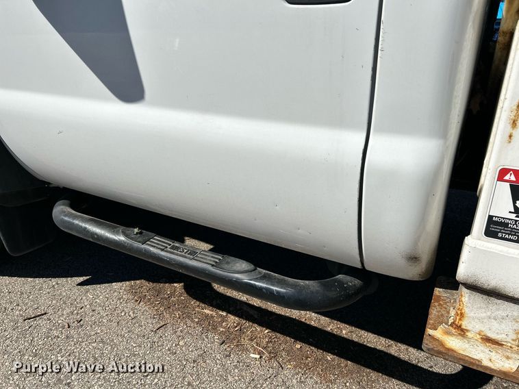 image for item NQ9971 2012 Ford F550 Super Duty XL  bucket truck