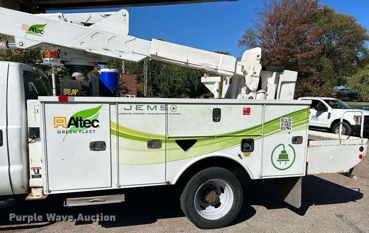 image for item NQ9971 2012 Ford F550 Super Duty XL  bucket truck