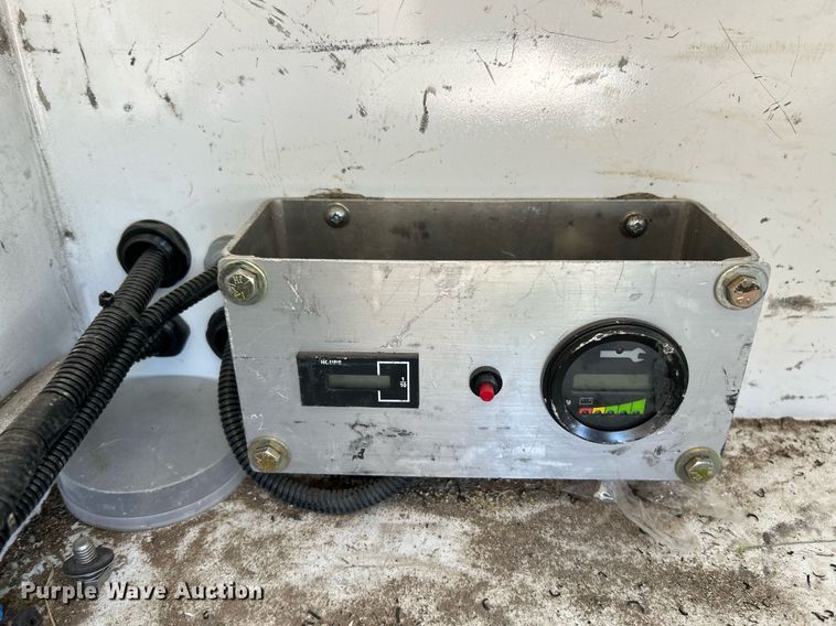 image for item NQ9971 2012 Ford F550 Super Duty XL  bucket truck