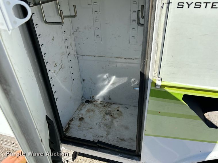 image for item NQ9971 2012 Ford F550 Super Duty XL  bucket truck