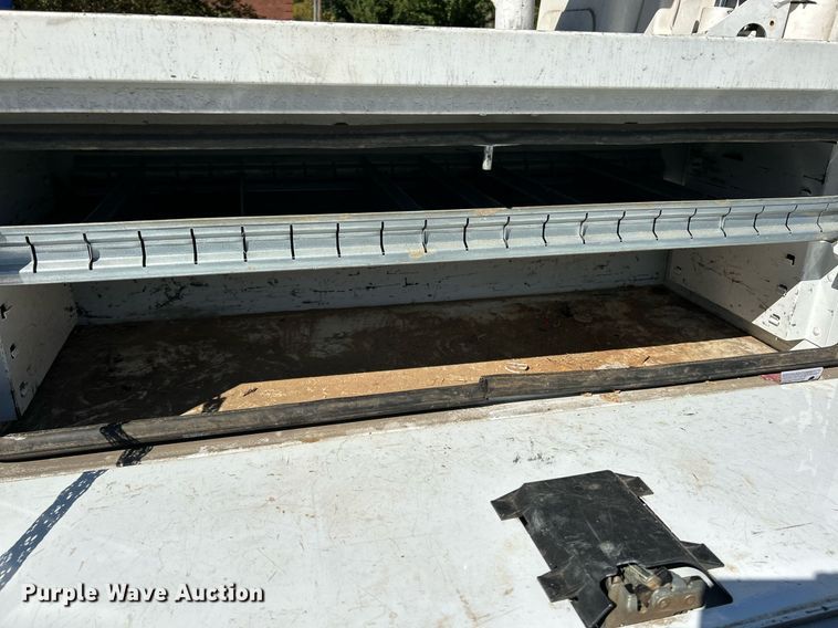 image for item NQ9971 2012 Ford F550 Super Duty XL  bucket truck