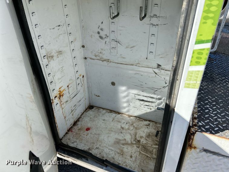 image for item NQ9971 2012 Ford F550 Super Duty XL  bucket truck