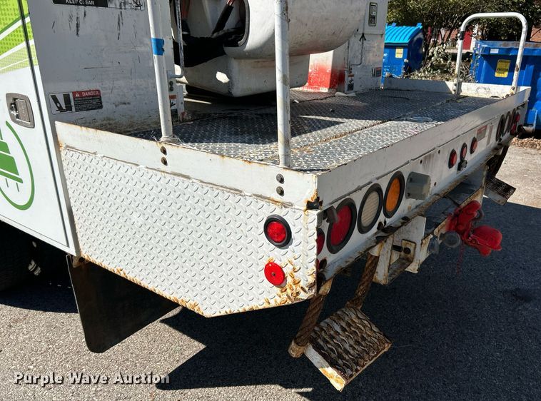 image for item NQ9971 2012 Ford F550 Super Duty XL  bucket truck