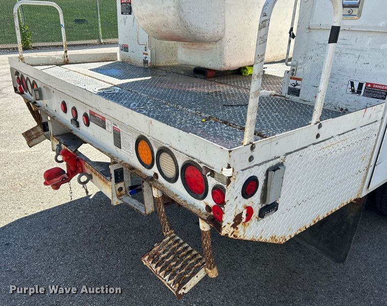 image for item NQ9971 2012 Ford F550 Super Duty XL  bucket truck