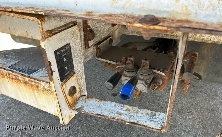 image for item NQ9971 2012 Ford F550 Super Duty XL  bucket truck