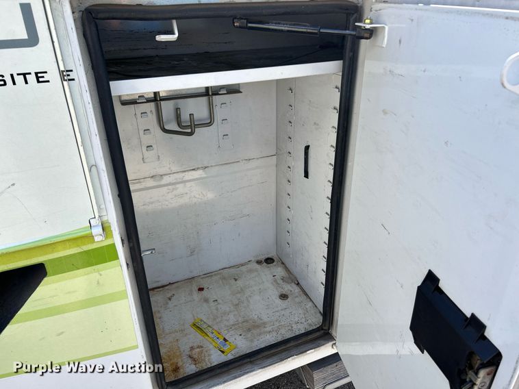 image for item NQ9971 2012 Ford F550 Super Duty XL  bucket truck