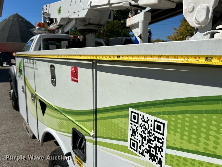 image for item NQ9971 2012 Ford F550 Super Duty XL  bucket truck