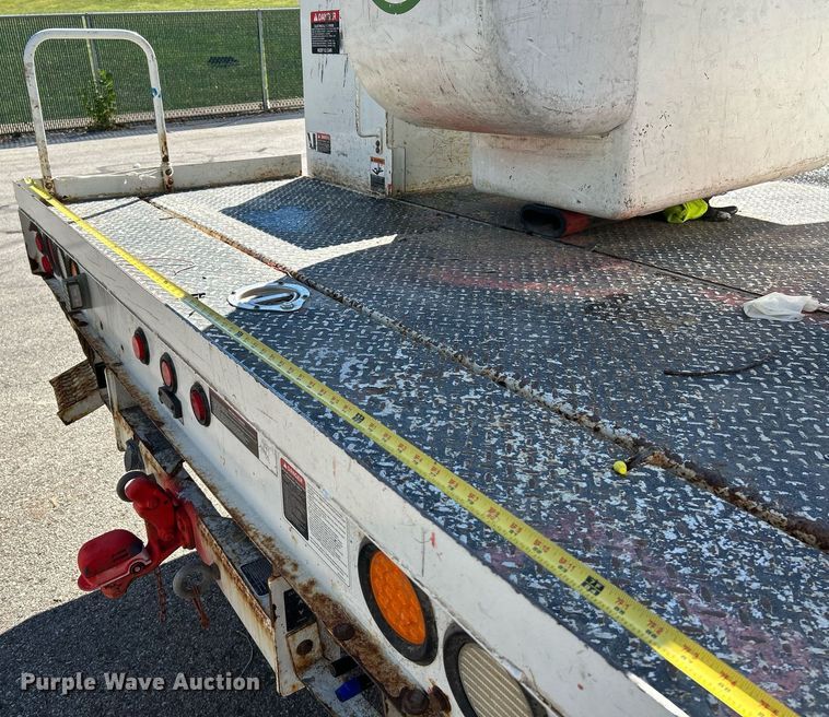 image for item NQ9971 2012 Ford F550 Super Duty XL  bucket truck