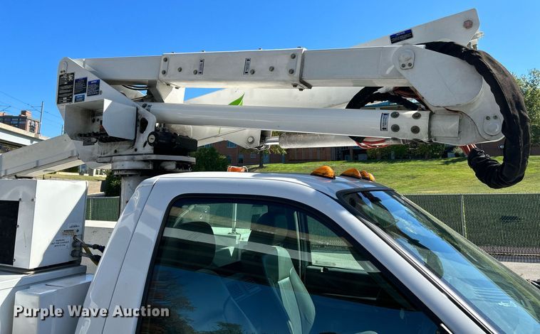 image for item NQ9971 2012 Ford F550 Super Duty XL  bucket truck