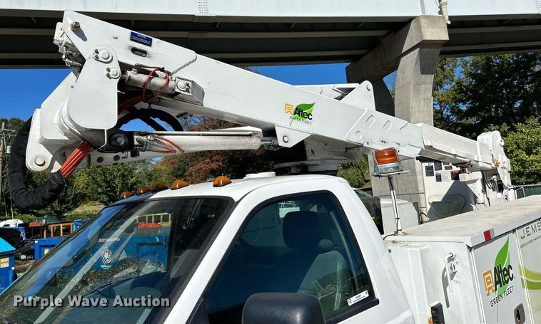 image for item NQ9971 2012 Ford F550 Super Duty XL  bucket truck