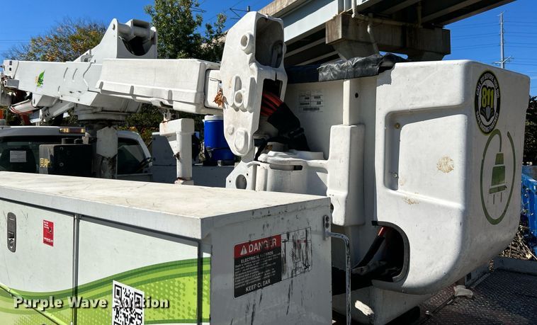 image for item NQ9971 2012 Ford F550 Super Duty XL  bucket truck