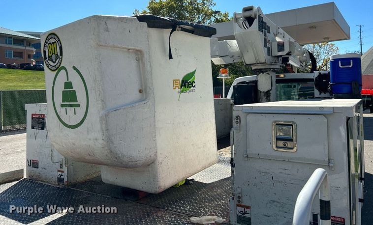 image for item NQ9971 2012 Ford F550 Super Duty XL  bucket truck