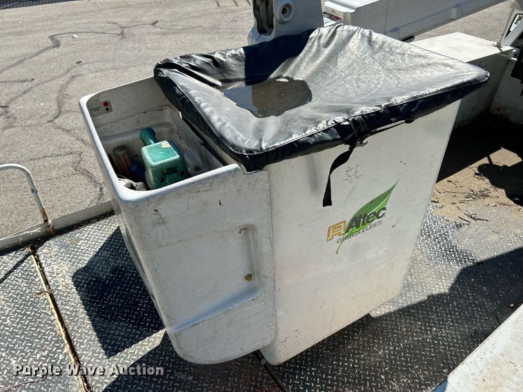 image for item NQ9971 2012 Ford F550 Super Duty XL  bucket truck