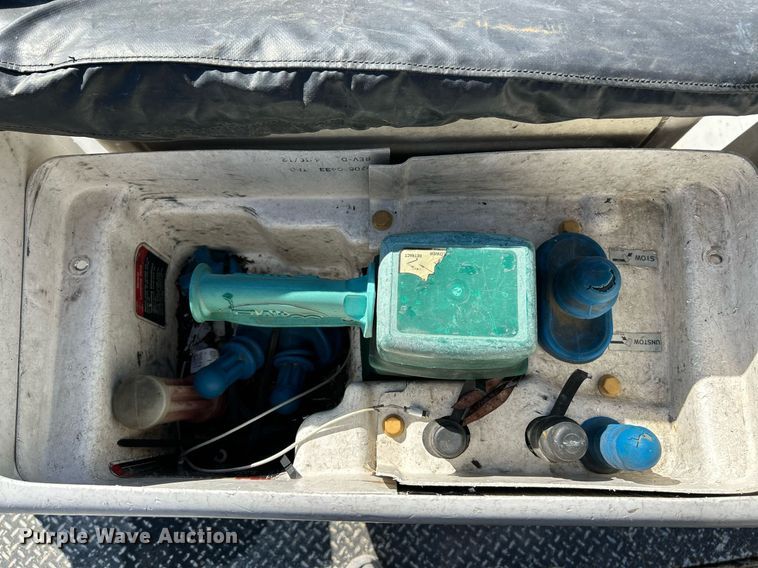 image for item NQ9971 2012 Ford F550 Super Duty XL  bucket truck