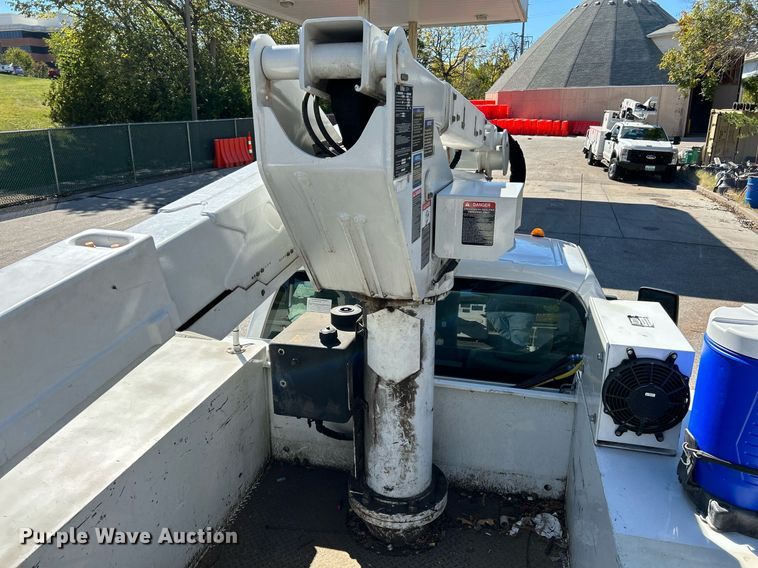 image for item NQ9971 2012 Ford F550 Super Duty XL  bucket truck