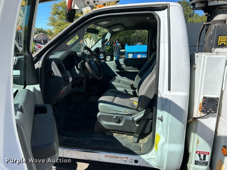 image for item NQ9971 2012 Ford F550 Super Duty XL  bucket truck