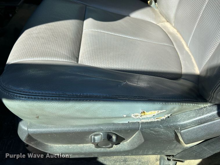 image for item NQ9971 2012 Ford F550 Super Duty XL  bucket truck