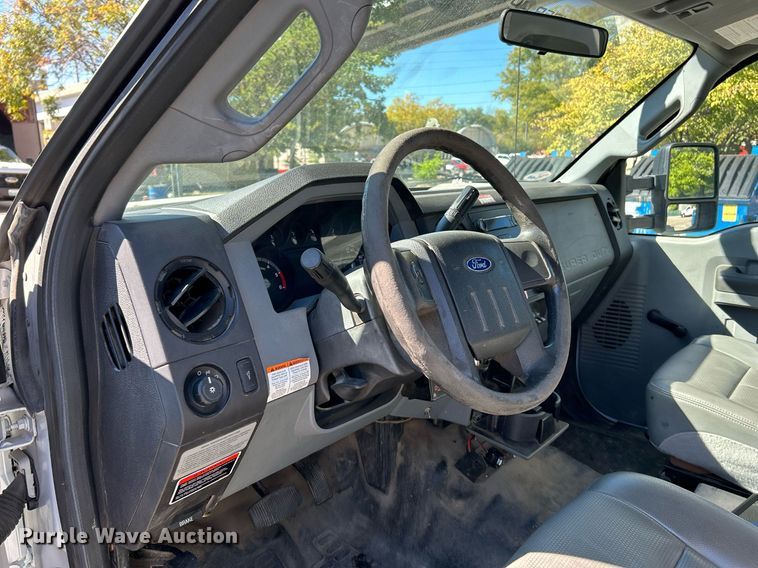 image for item NQ9971 2012 Ford F550 Super Duty XL  bucket truck