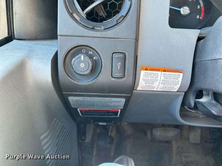 image for item NQ9971 2012 Ford F550 Super Duty XL  bucket truck