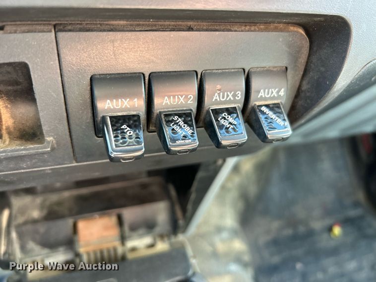 image for item NQ9971 2012 Ford F550 Super Duty XL  bucket truck