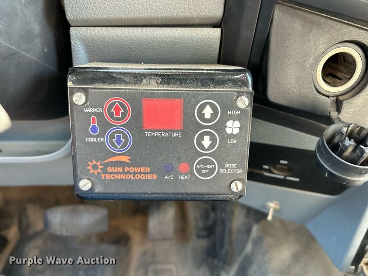 image for item NQ9971 2012 Ford F550 Super Duty XL  bucket truck